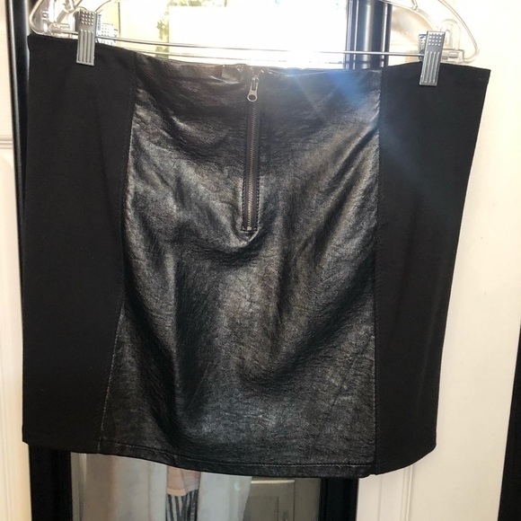 Mossimo Supply Co Size 12 black pieced faux leather mini lots of stretch - Picture 2 of 10